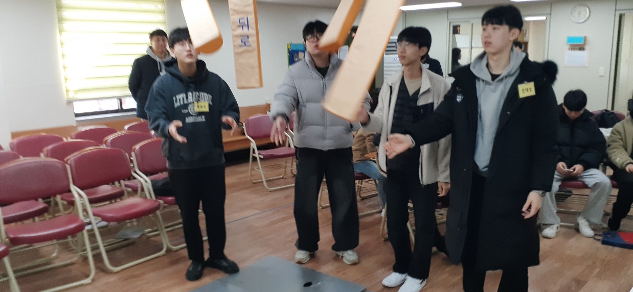KakaoTalk_20240211_224057434_11.jpg : 2/11 고등부 예배 사진입니다