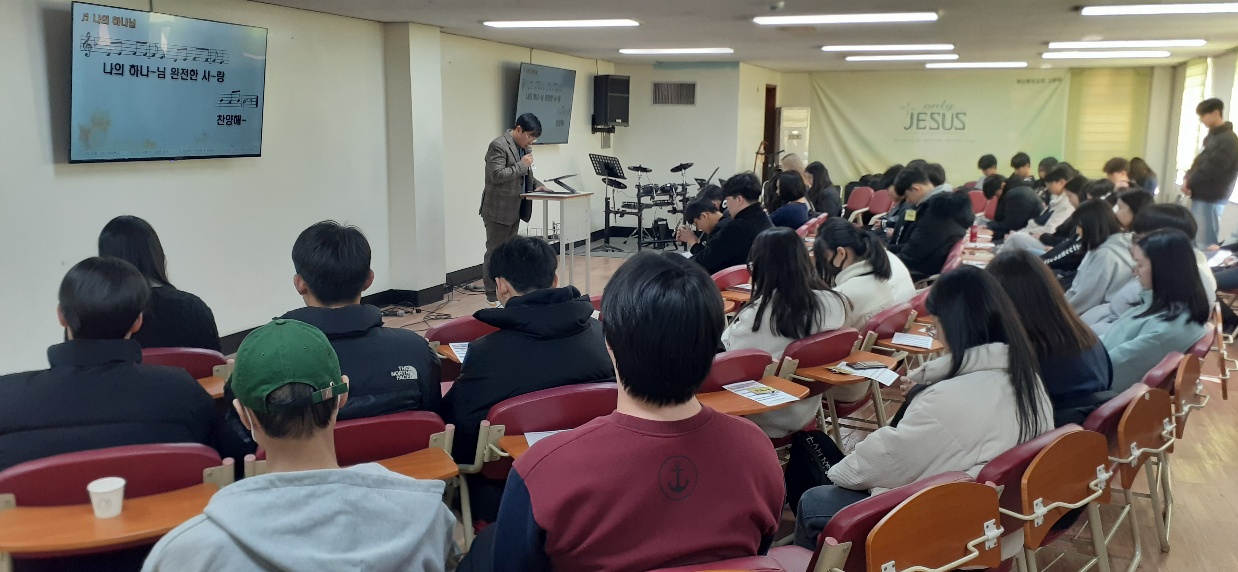 KakaoTalk_20240211_224057434_02.jpg : 2/11 고등부 예배 사진입니다