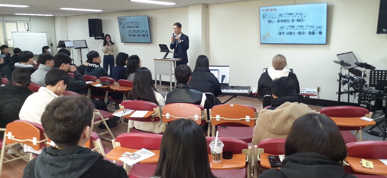 KakaoTalk_20240211_224057434_04.jpg : 2/11 고등부 예배 사진입니다