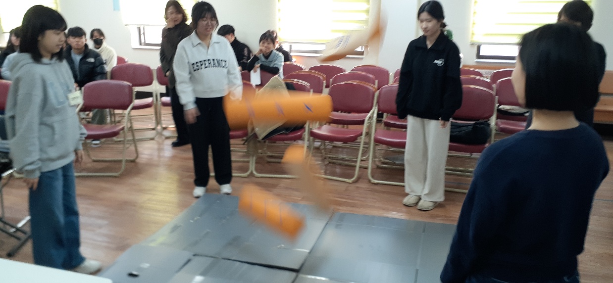 KakaoTalk_20240211_224057434_05.jpg : 2/11 고등부 예배 사진입니다