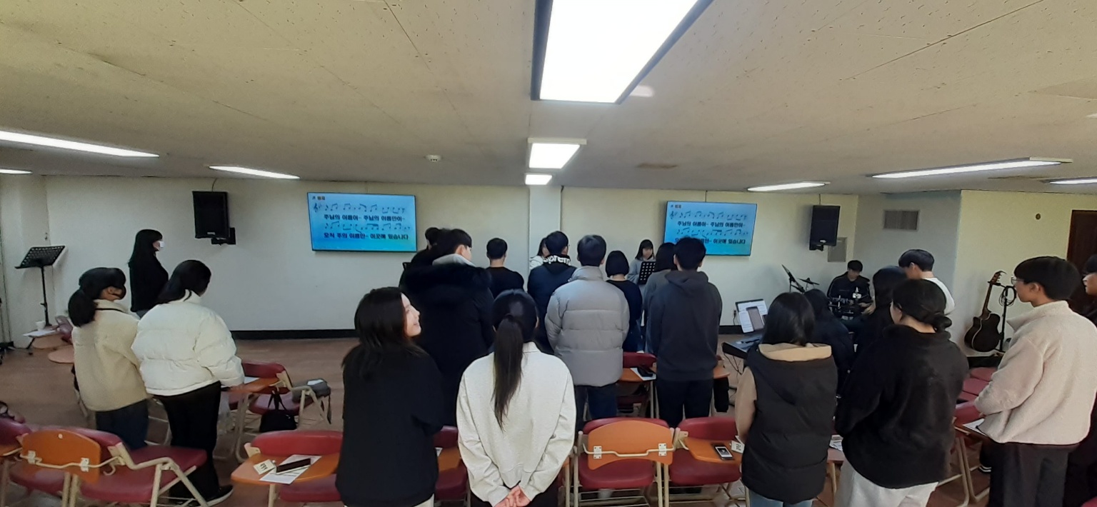 KakaoTalk_20240211_224057434.jpg : 2/11 고등부 예배 사진입니다