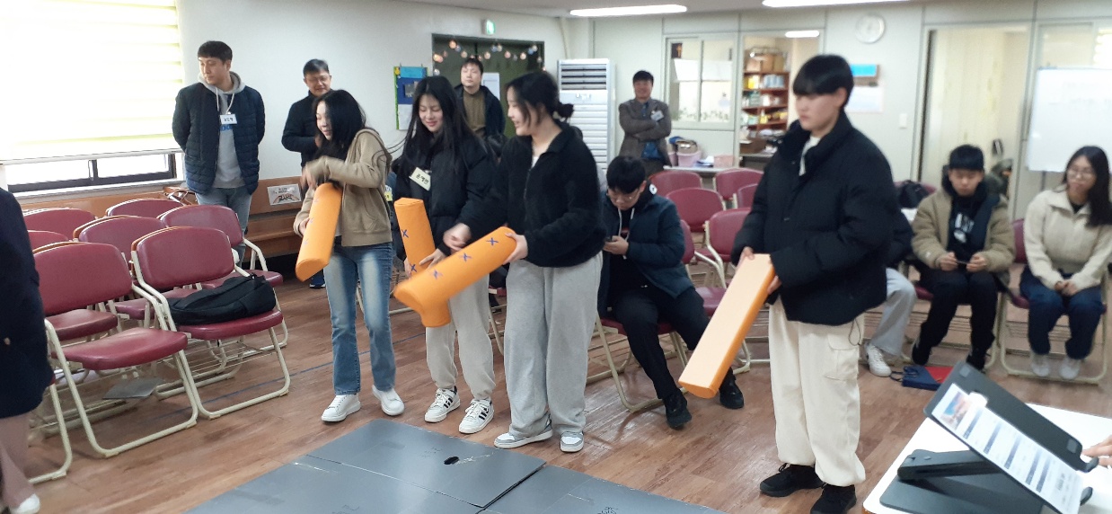 KakaoTalk_20240211_224057434_09.jpg : 2/11 고등부 예배 사진입니다