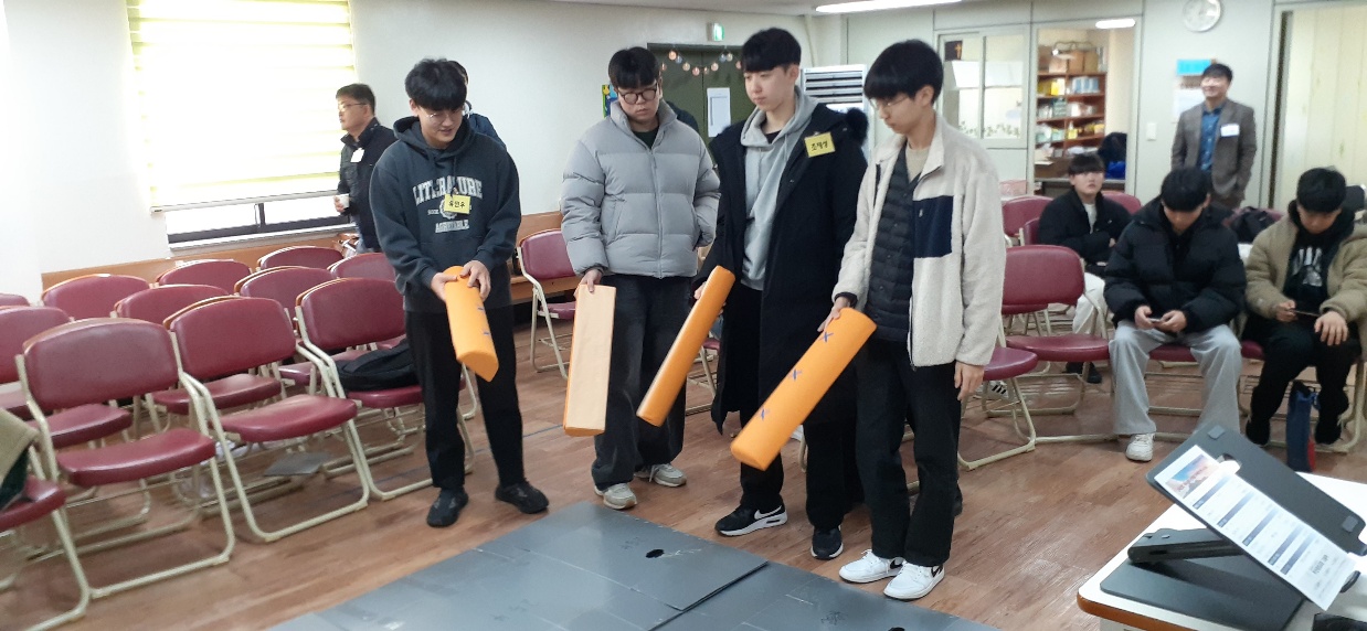 KakaoTalk_20240211_224057434_06.jpg : 2/11 고등부 예배 사진입니다
