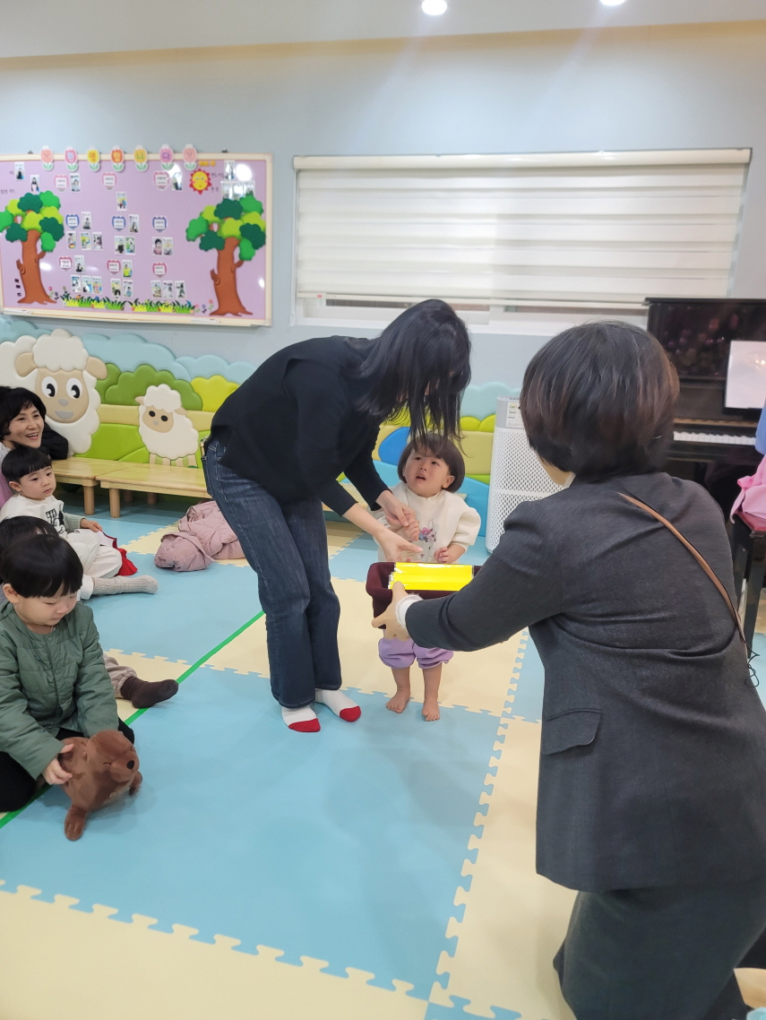 2025년 부산중앙교회 영아부_사진_20250113_19.jpg : 1월 12일 주일 영아부 예배