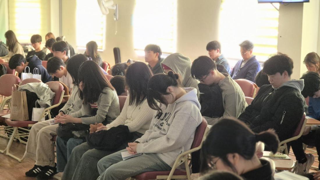 20251102_120137.jpg : 11월 2일 고등부 예배 사진입니다~