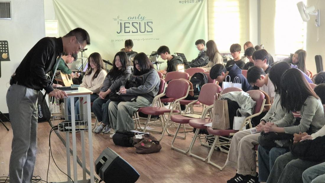 20251102_120146.jpg : 11월 2일 고등부 예배 사진입니다~