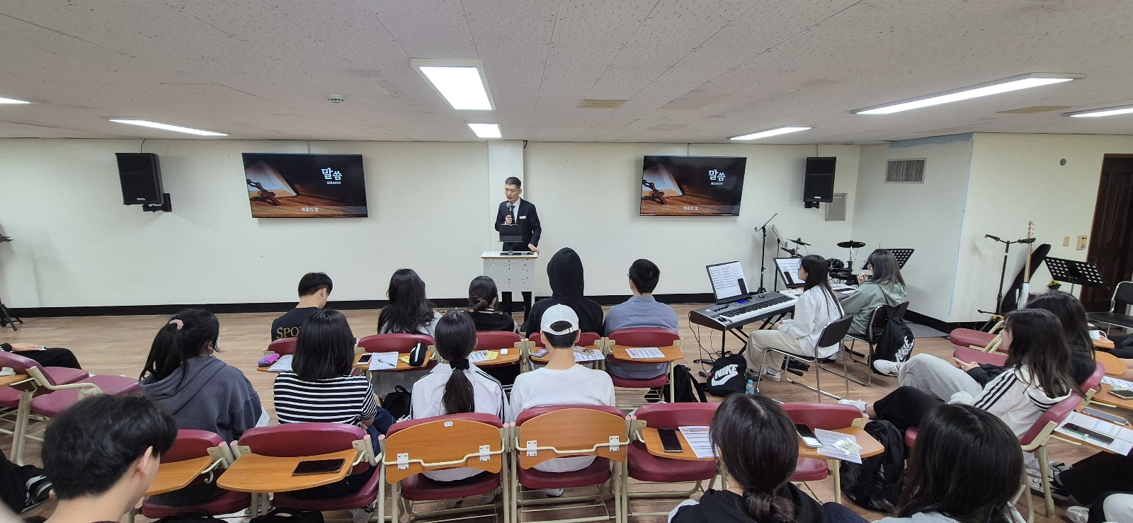 KakaoTalk_20240422_010944458_04.jpg : 4/21 고등부 예배 사진입니다