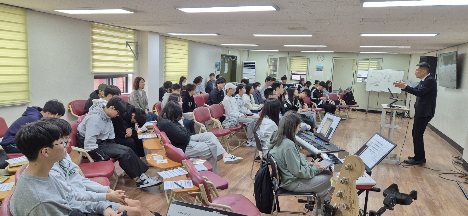 KakaoTalk_20240422_010944458_06.jpg : 4/21 고등부 예배 사진입니다