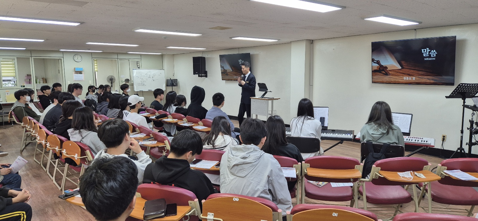 KakaoTalk_20240422_010944458_05.jpg : 4/21 고등부 예배 사진입니다