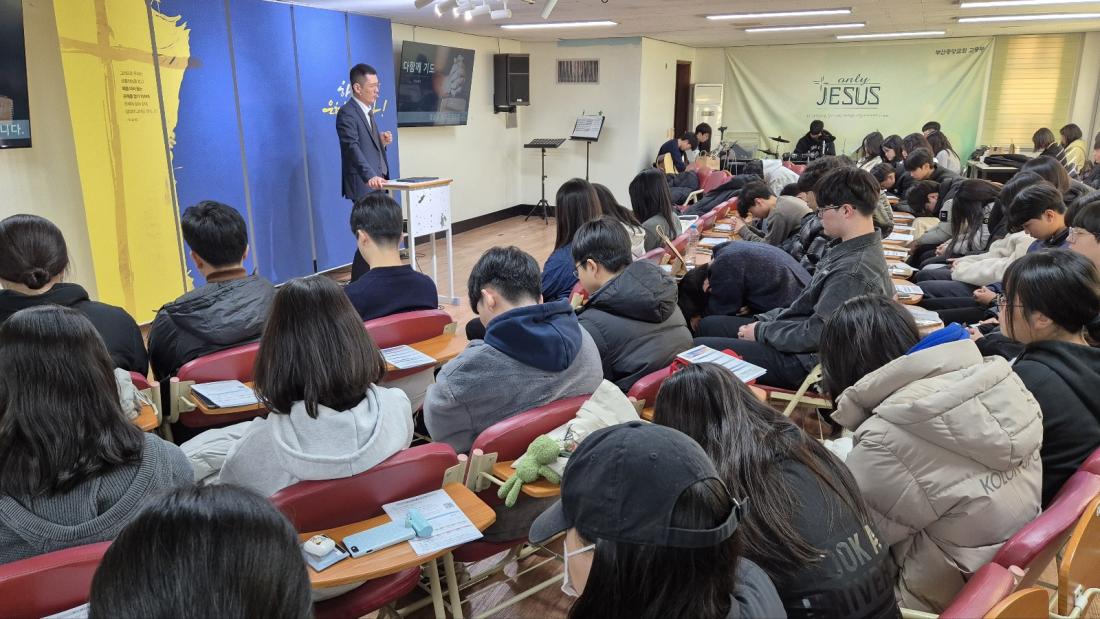 KakaoTalk_20250314_212658559_10.jpg : 2월 23일 고등부 예배 사진입니다