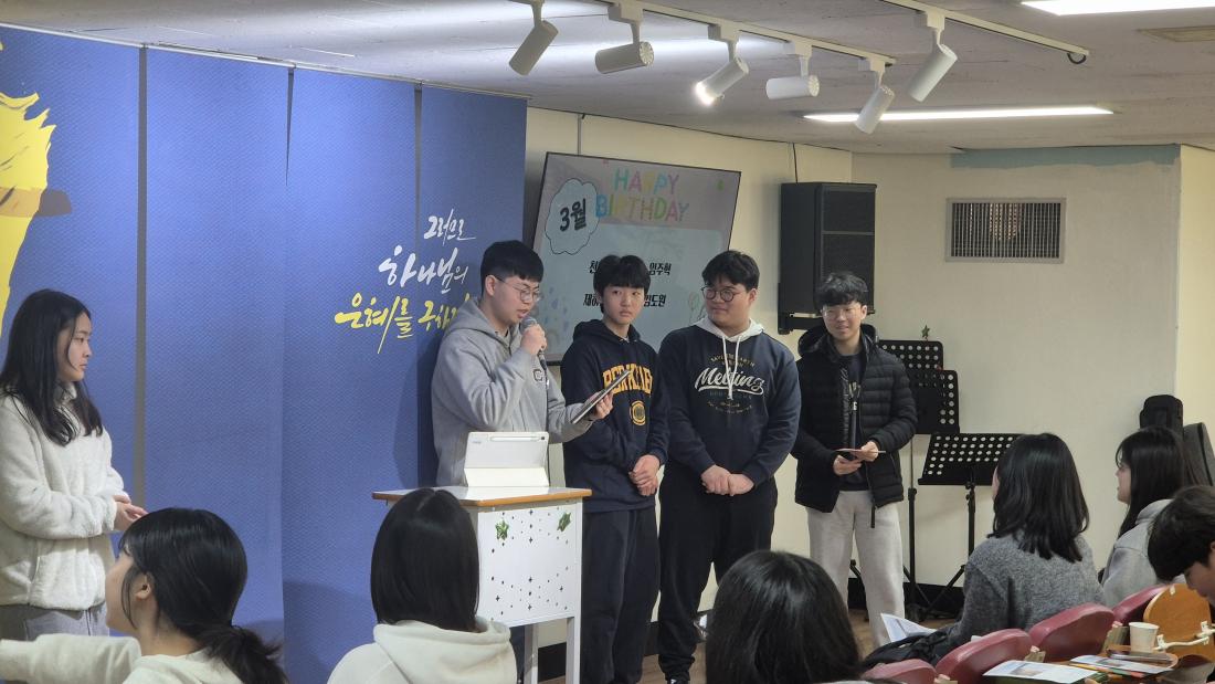KakaoTalk_20260309_014834641_09.jpg : 3월 8일 고등부 예배 사진입니다~