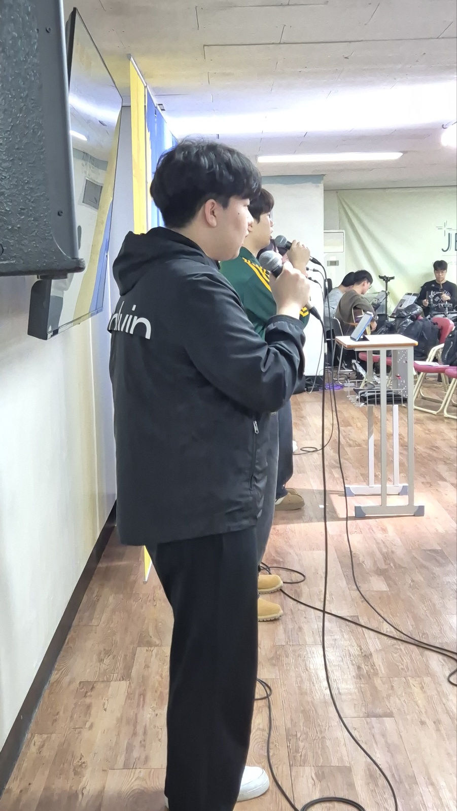 KakaoTalk_20250314_212727960_02.jpg : 3월 2일 고등부 예배 사진입니다~