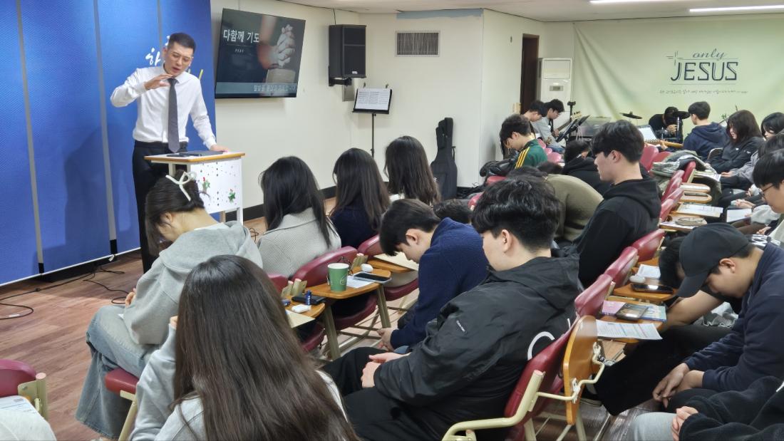 KakaoTalk_20250314_212727960_09.jpg : 3월 2일 고등부 예배 사진입니다~