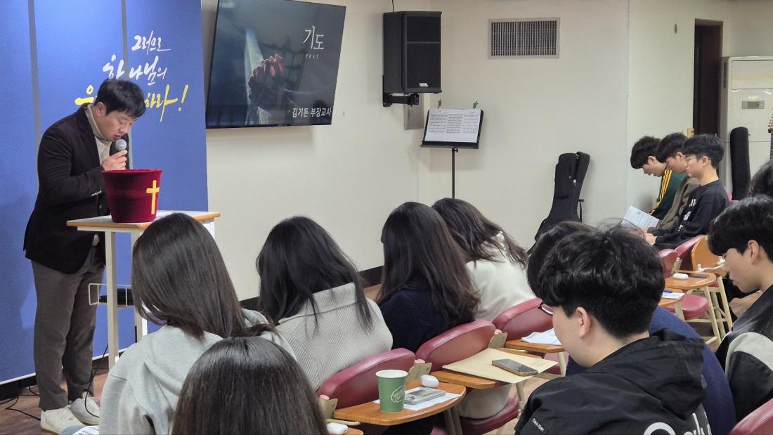 KakaoTalk_20250314_212727960_05.jpg : 3월 2일 고등부 예배 사진입니다~