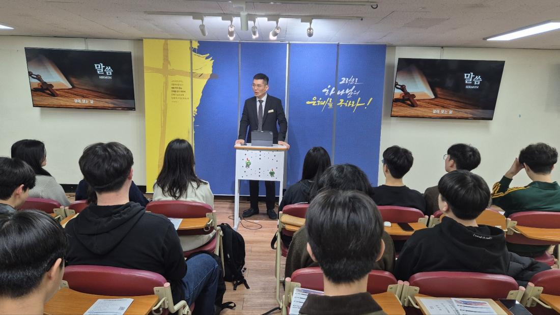 KakaoTalk_20250314_212727960_07.jpg : 3월 2일 고등부 예배 사진입니다~