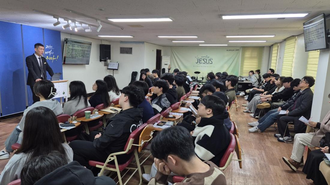 KakaoTalk_20250314_212727960_06.jpg : 3월 2일 고등부 예배 사진입니다~
