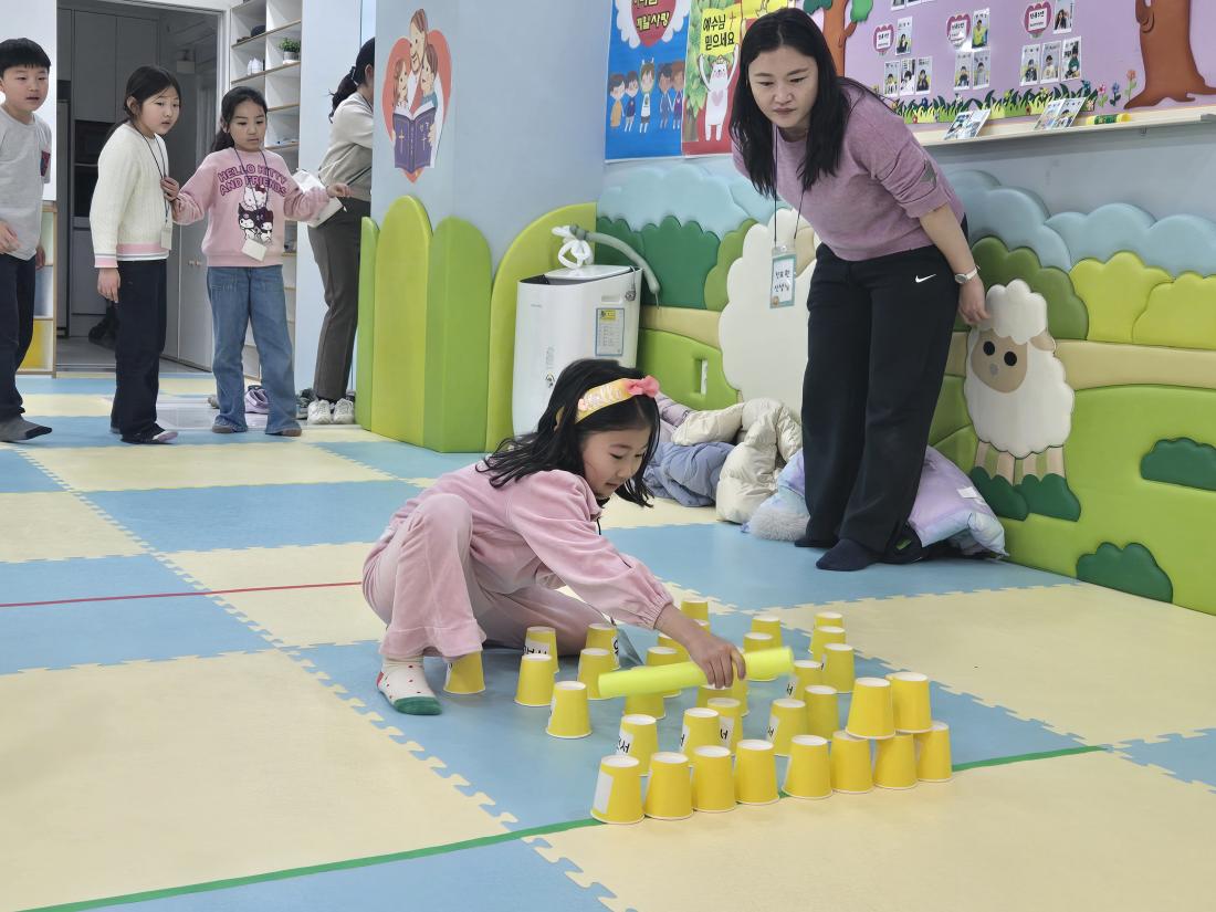 KakaoTalk_20250224_225952603_16.jpg : 유년부 겨울 성경 학교 첫째 날 모습입니다