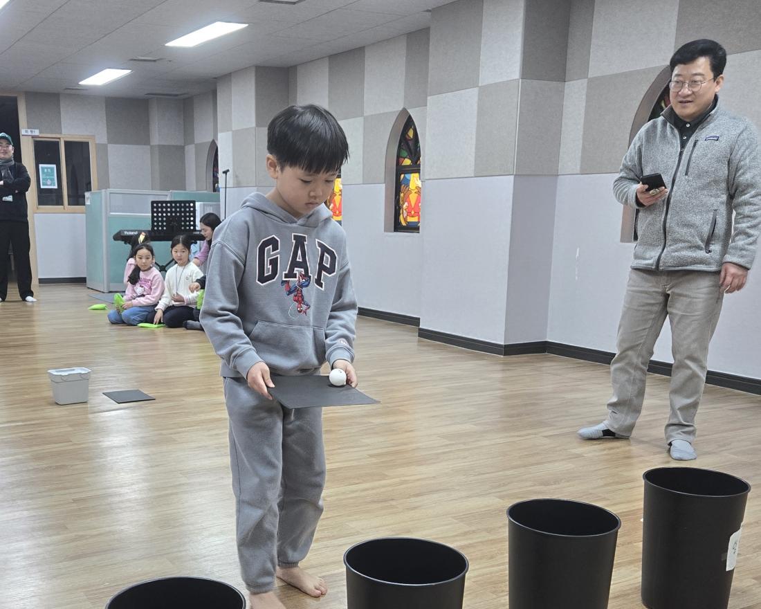 KakaoTalk_20250224_225952603_09.jpg : 유년부 겨울 성경 학교 첫째 날 모습입니다