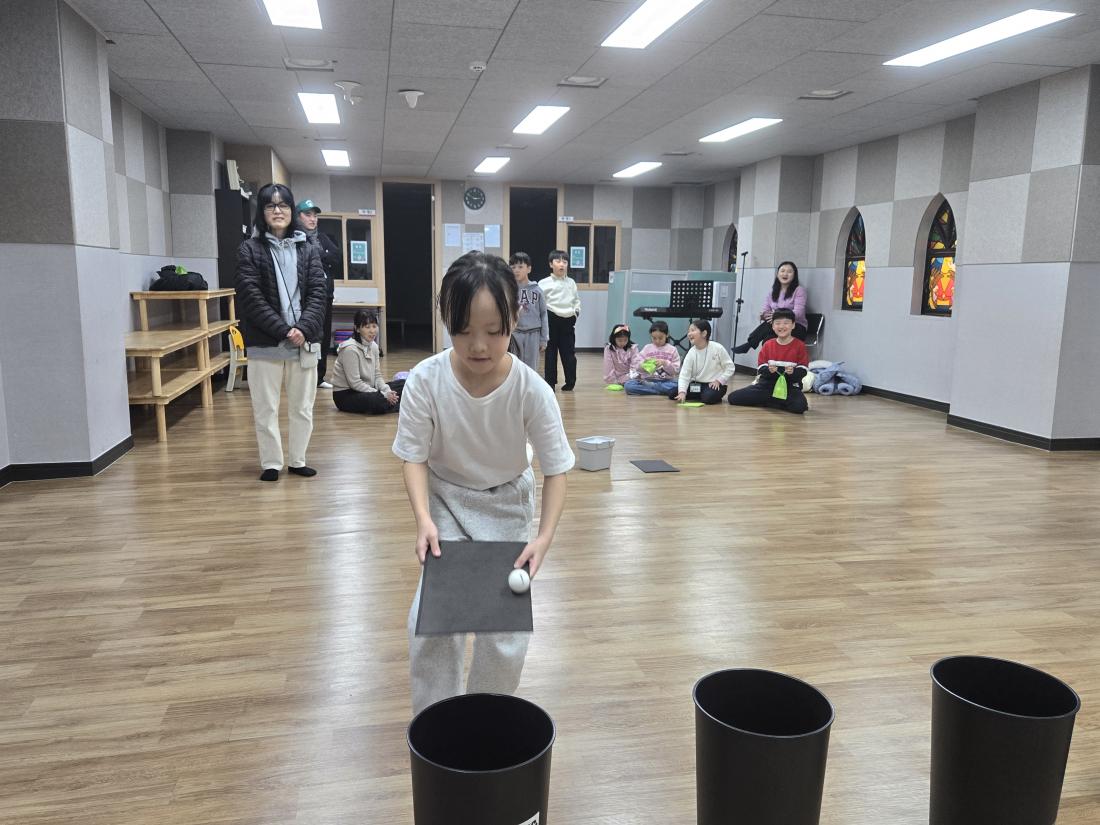 KakaoTalk_20250224_225952603_05.jpg : 유년부 겨울 성경 학교 첫째 날 모습입니다