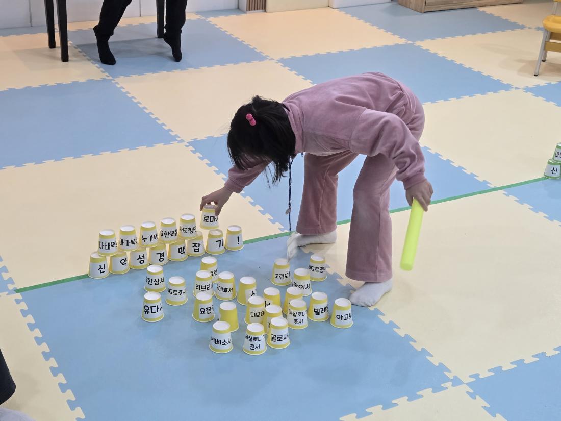 KakaoTalk_20250224_225516384_11.jpg : 유년부 겨울 성경 학교 첫째 날 모습입니다