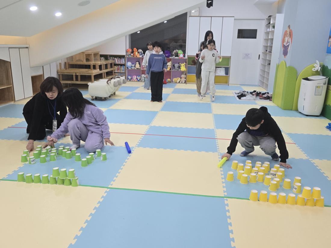 KakaoTalk_20250224_225516384_12.jpg : 유년부 겨울 성경 학교 첫째 날 모습입니다