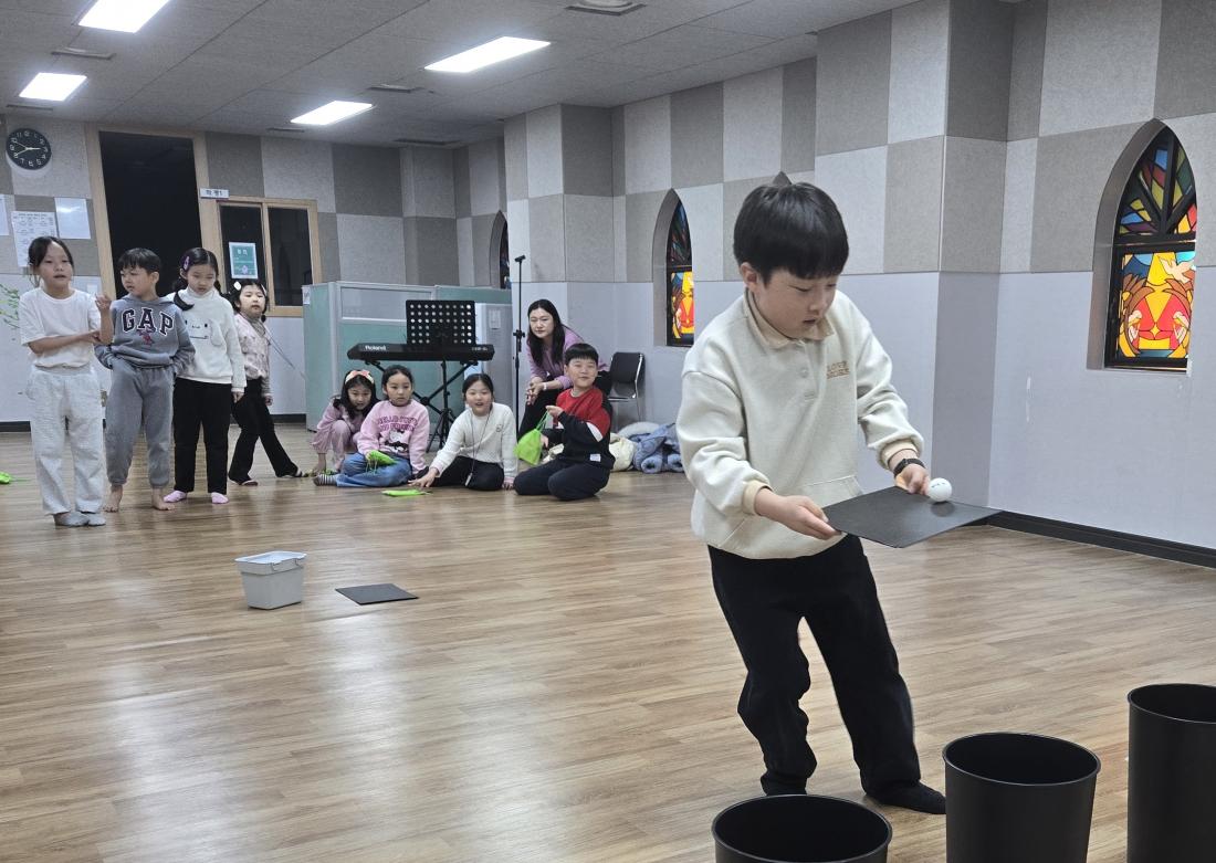 KakaoTalk_20250224_225952603_06.jpg : 유년부 겨울 성경 학교 첫째 날 모습입니다