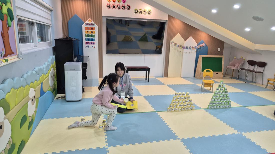 KakaoTalk_20250225_091822855_02.jpg : 유년부 겨울 성경 학교 첫째 날 모습입니다