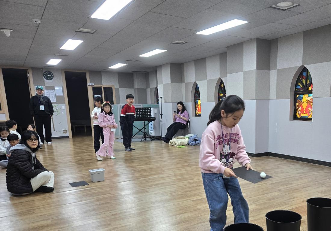 KakaoTalk_20250224_225952603_02.jpg : 유년부 겨울 성경 학교 첫째 날 모습입니다