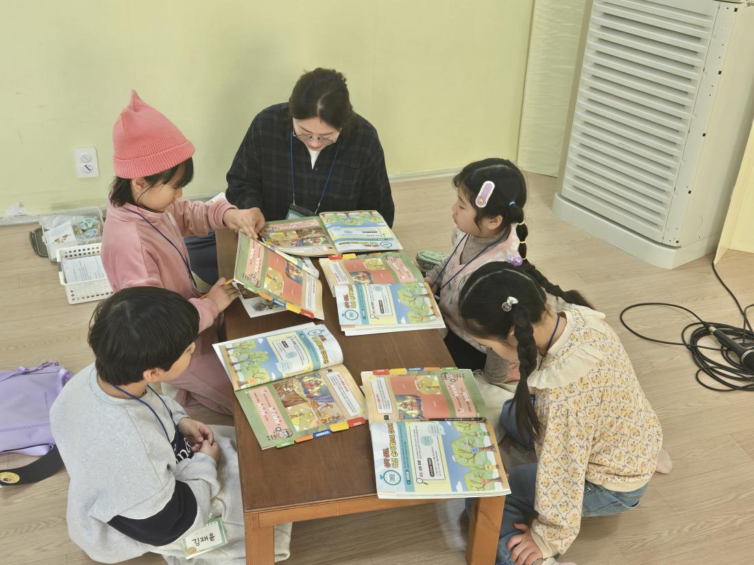 KakaoTalk_20250224_230552998_22.jpg : 유년부 겨울 성경 학교 첫째 날 모습입니다