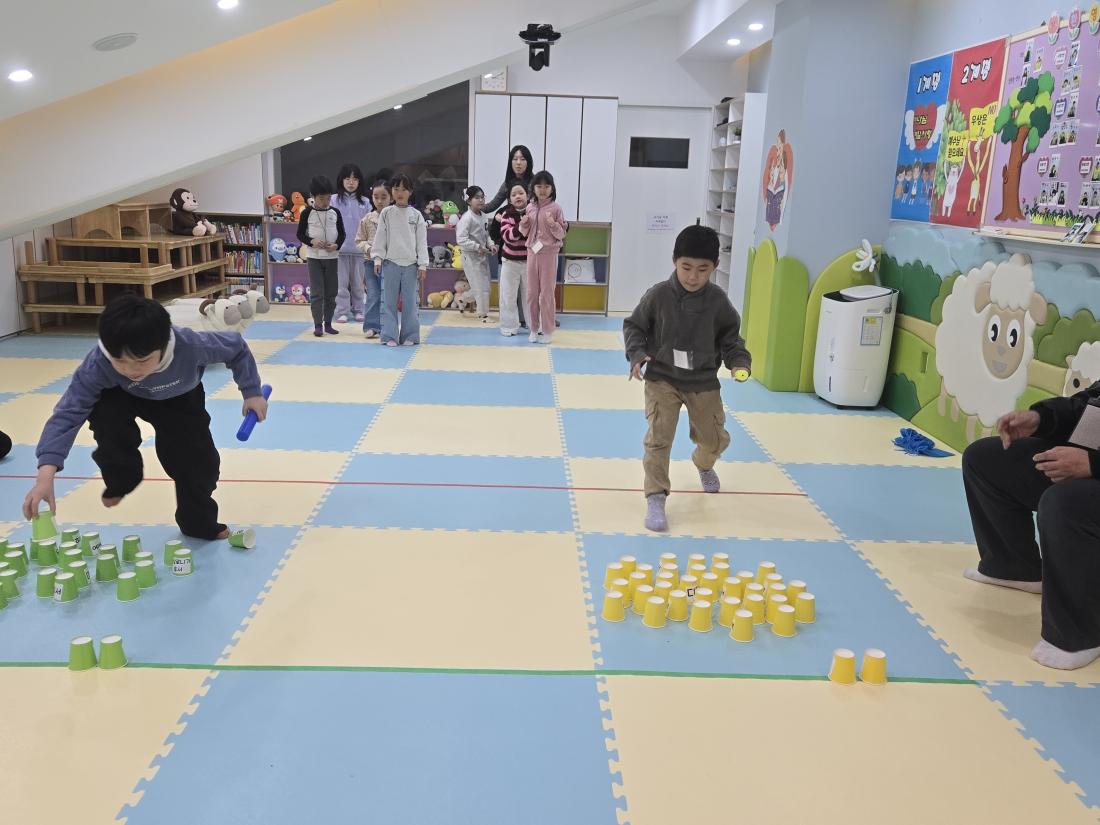 KakaoTalk_20250224_225516384_20.jpg : 유년부 겨울 성경 학교 첫째 날 모습입니다