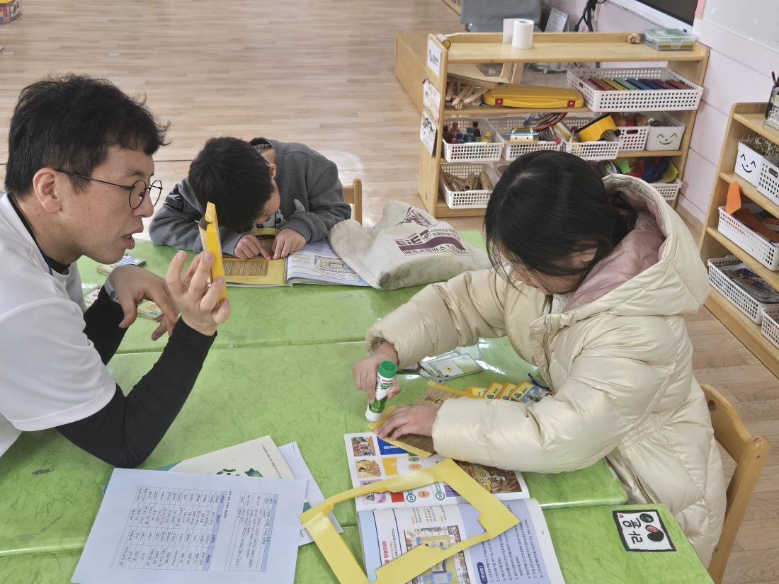 KakaoTalk_20250224_230552998_16.jpg : 유년부 겨울 성경 학교 첫째 날 모습입니다