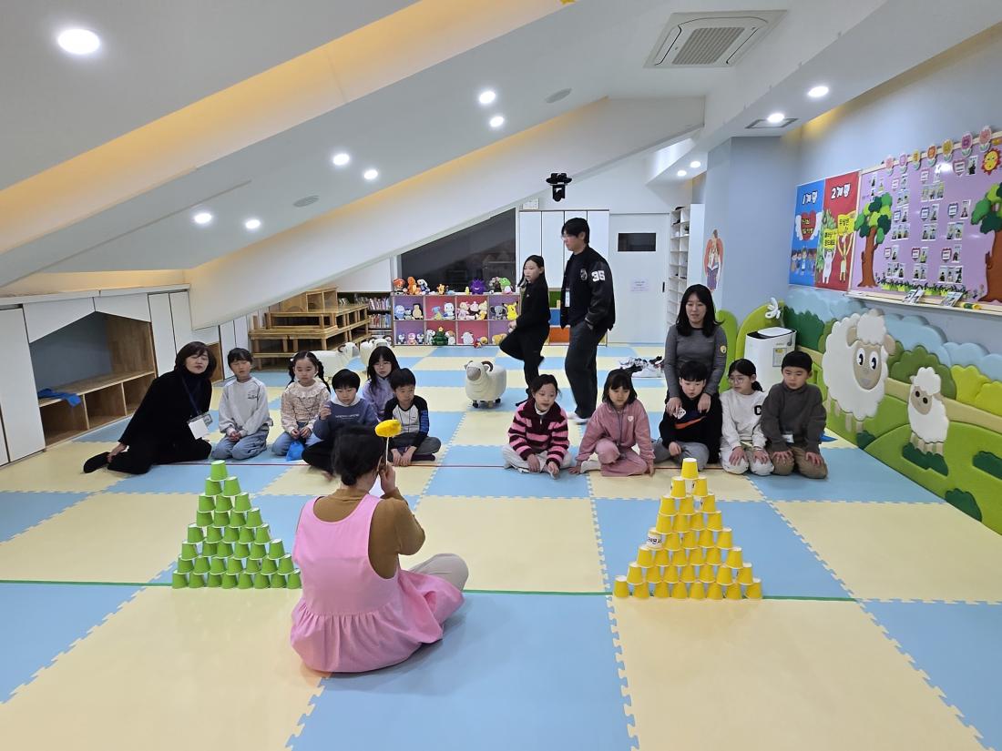 KakaoTalk_20250224_225516384_24.jpg : 유년부 겨울 성경 학교 첫째 날 모습입니다