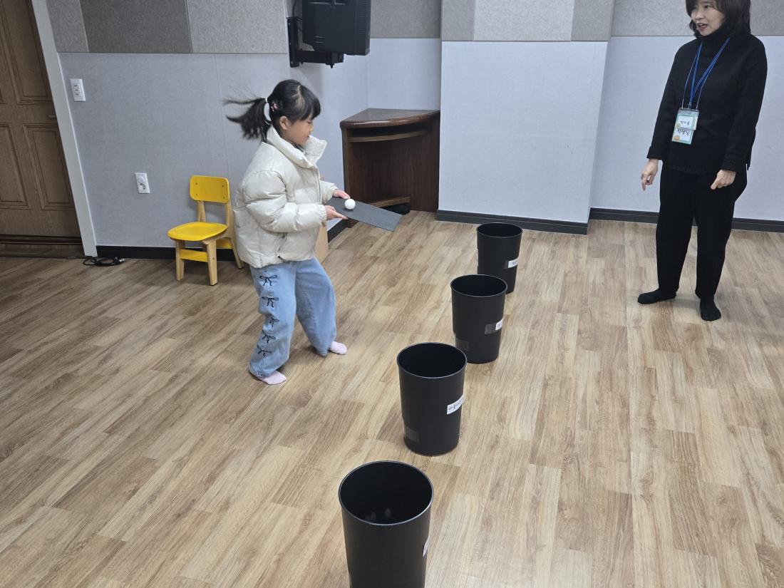 KakaoTalk_20250224_225952603_30.jpg : 유년부 겨울 성경 학교 첫째 날 모습입니다
