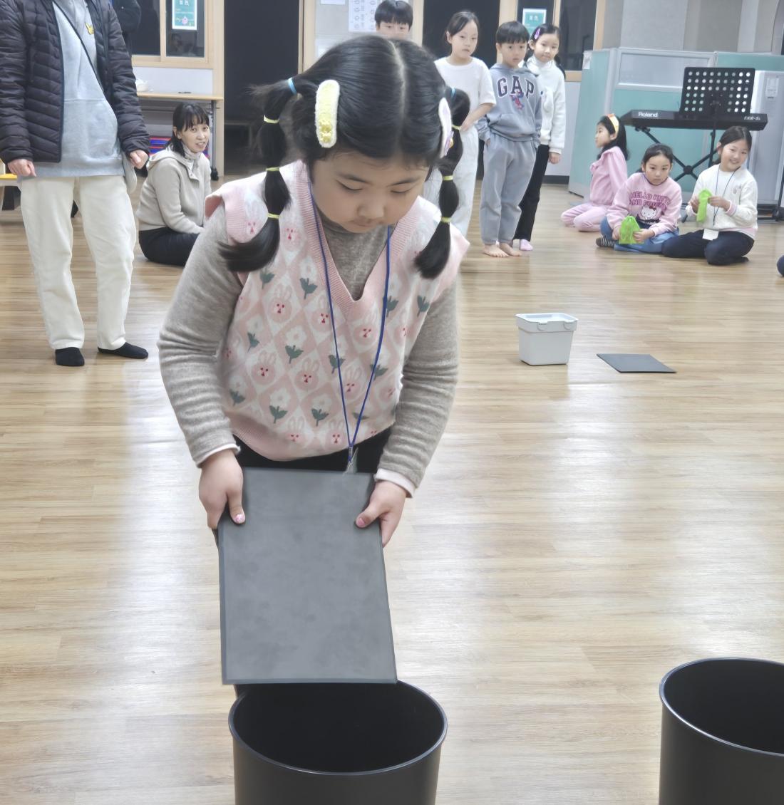 KakaoTalk_20250224_225952603_07.jpg : 유년부 겨울 성경 학교 첫째 날 모습입니다