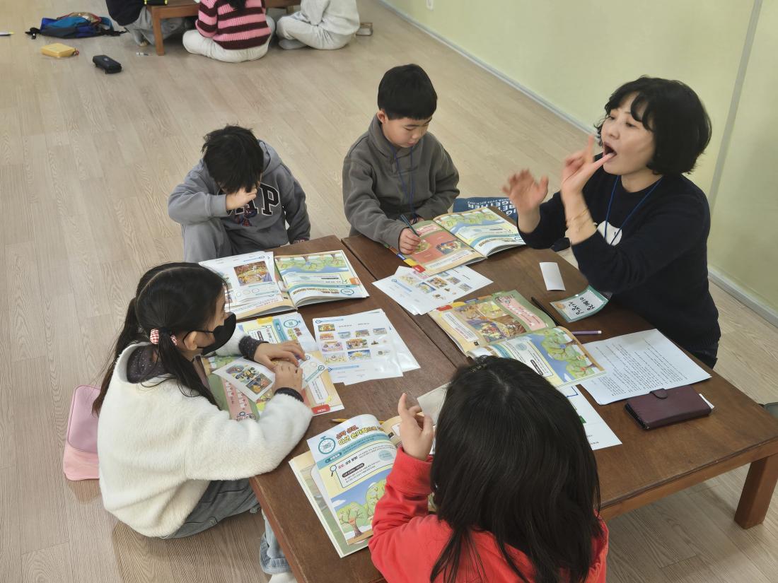 KakaoTalk_20250224_230552998_23.jpg : 유년부 겨울 성경 학교 첫째 날 모습입니다
