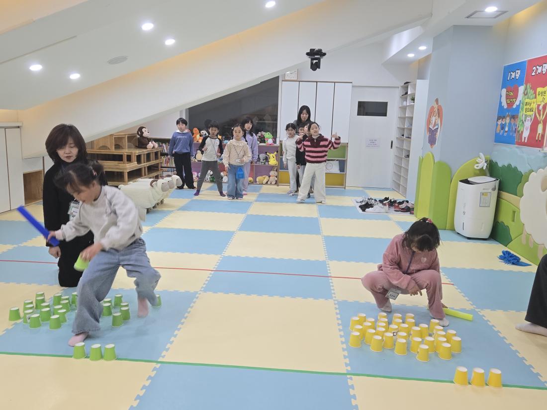 KakaoTalk_20250224_225516384_19.jpg : 유년부 겨울 성경 학교 첫째 날 모습입니다