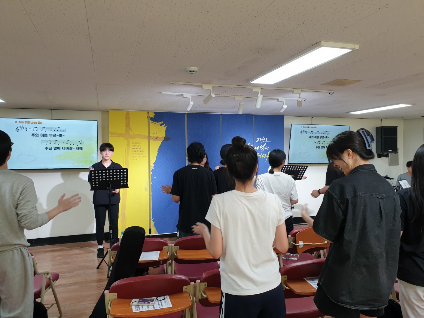 KakaoTalk_20240918_002520329_14.jpg : 9월 15일 고등부 예배 사진입니다