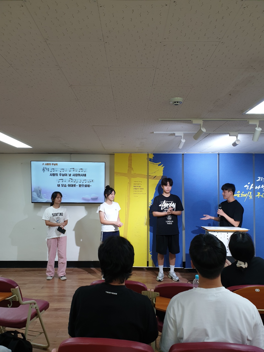KakaoTalk_20240918_002520329_03.jpg : 9월 15일 고등부 예배 사진입니다
