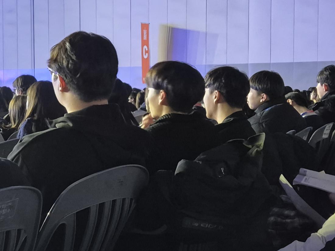 KakaoTalk_20250109_220150969_17.jpg : 1월 9일 고등부 수련회 사진입니다~