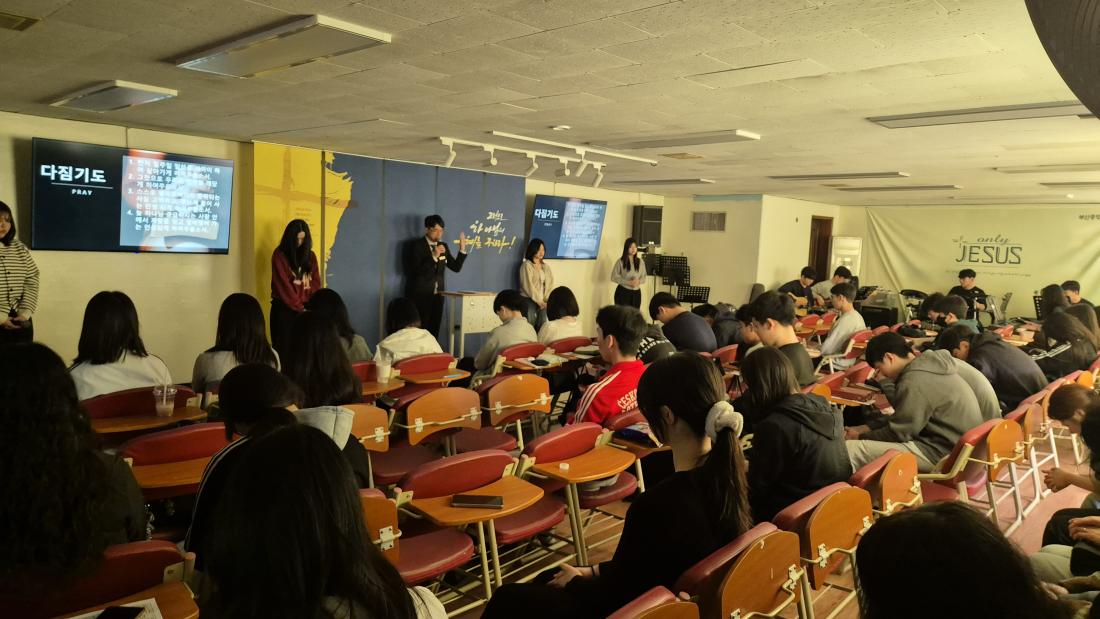 KakaoTalk_20260330_224748256_06.jpg : 3월 29일 고등부 예배 사진입니다~