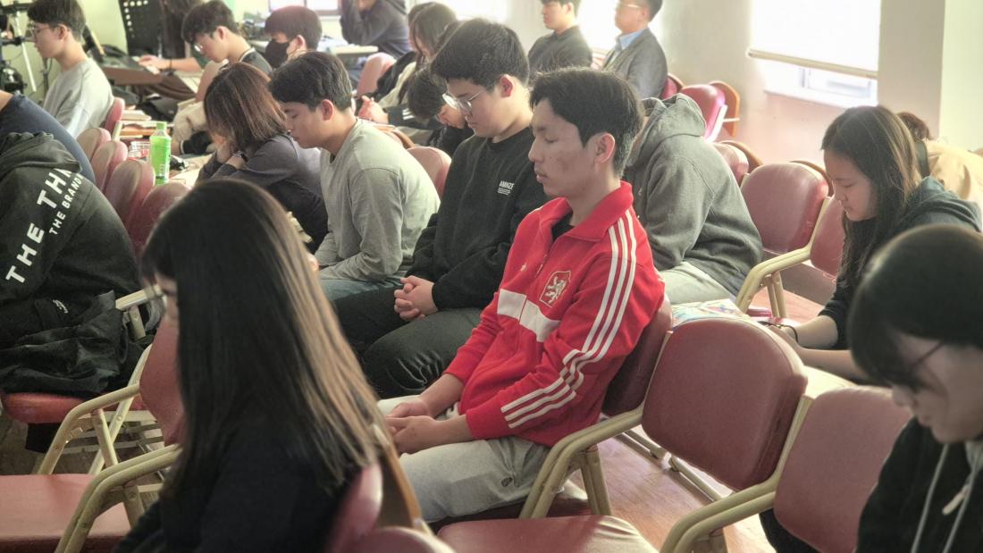 KakaoTalk_20260330_224748256_07.jpg : 3월 29일 고등부 예배 사진입니다~