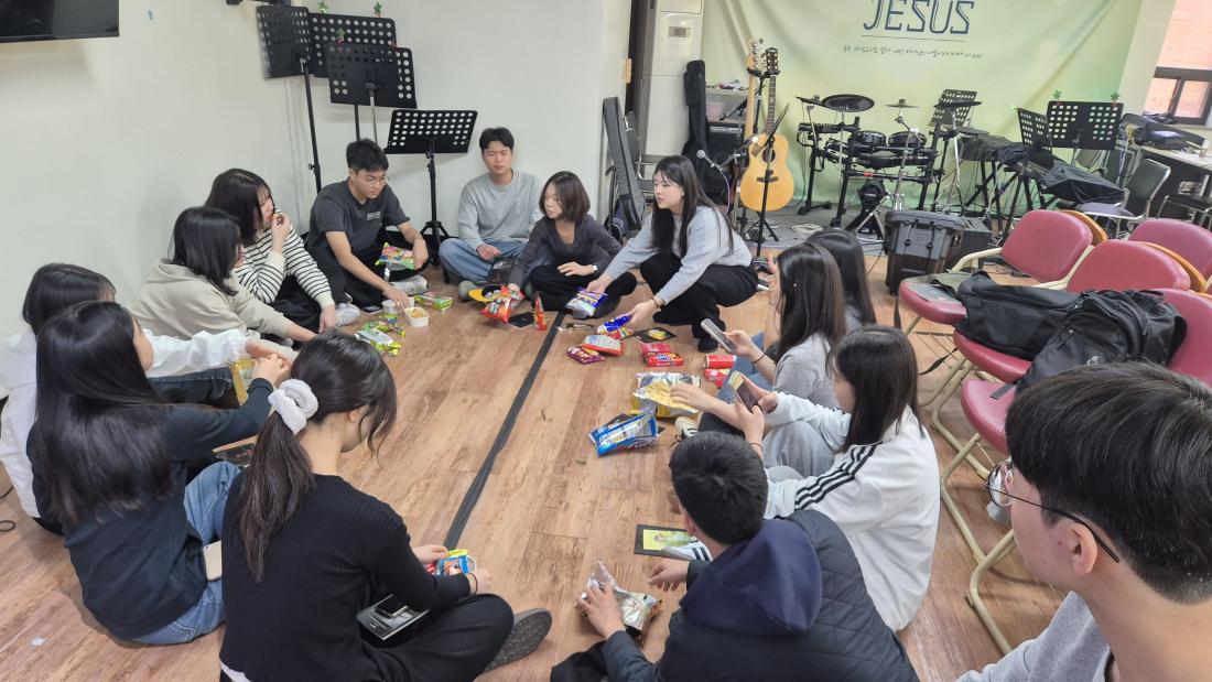 KakaoTalk_20260330_224748256_11.jpg : 3월 29일 고등부 예배 사진입니다~