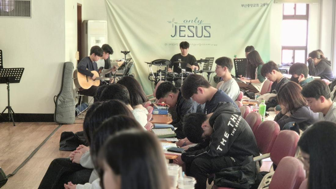 KakaoTalk_20260330_224748256_08.jpg : 3월 29일 고등부 예배 사진입니다~