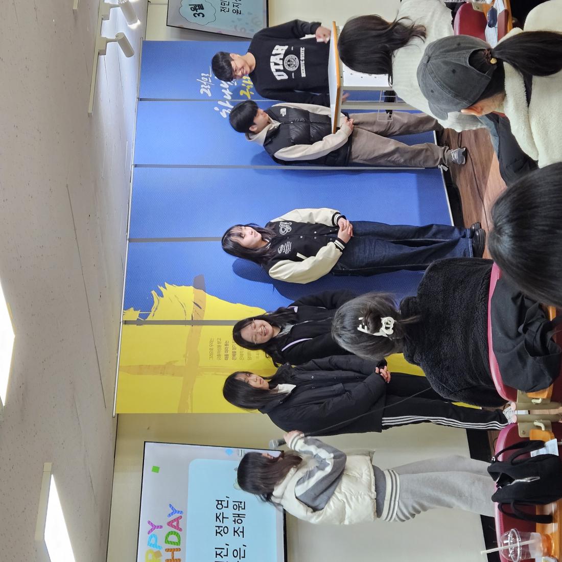 KakaoTalk_20250314_213227569_17.jpg : 3월 9일 고등부 예배 사진입니다~