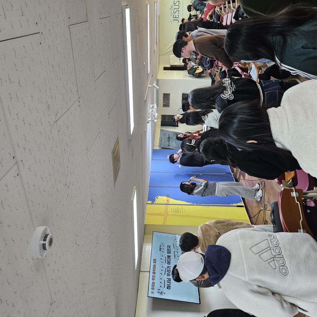 KakaoTalk_20250314_213227569_01.jpg : 3월 9일 고등부 예배 사진입니다~