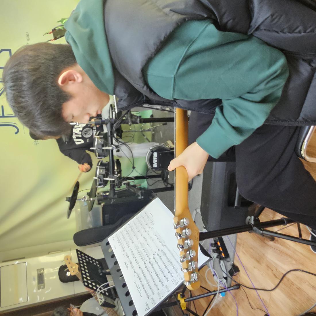 KakaoTalk_20250314_213227569_11.jpg : 3월 9일 고등부 예배 사진입니다~