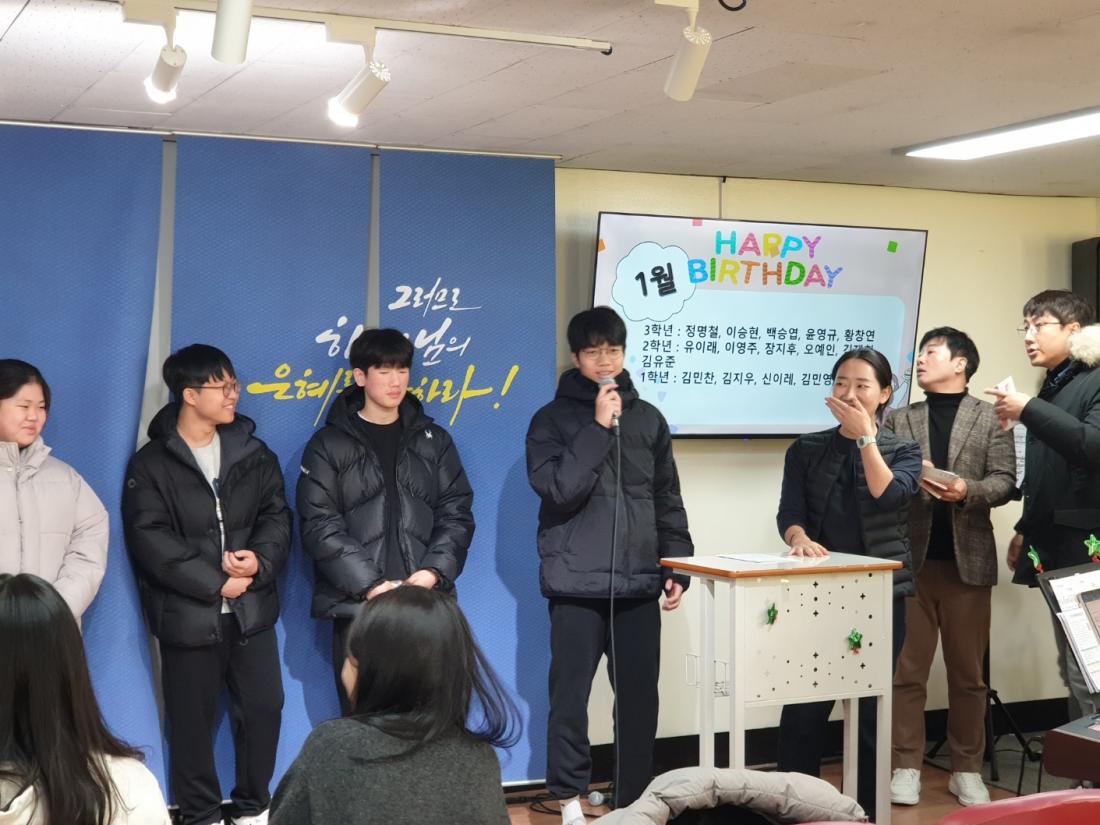 KakaoTalk_20250115_222807714_06.jpg : 1월 12일 고등부 예배 사진입니다~