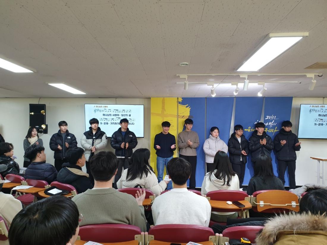 KakaoTalk_20250115_222807714_08.jpg : 1월 12일 고등부 예배 사진입니다~
