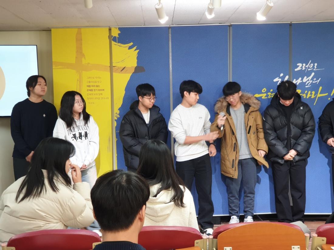 KakaoTalk_20250115_222807714_02.jpg : 1월 12일 고등부 예배 사진입니다~