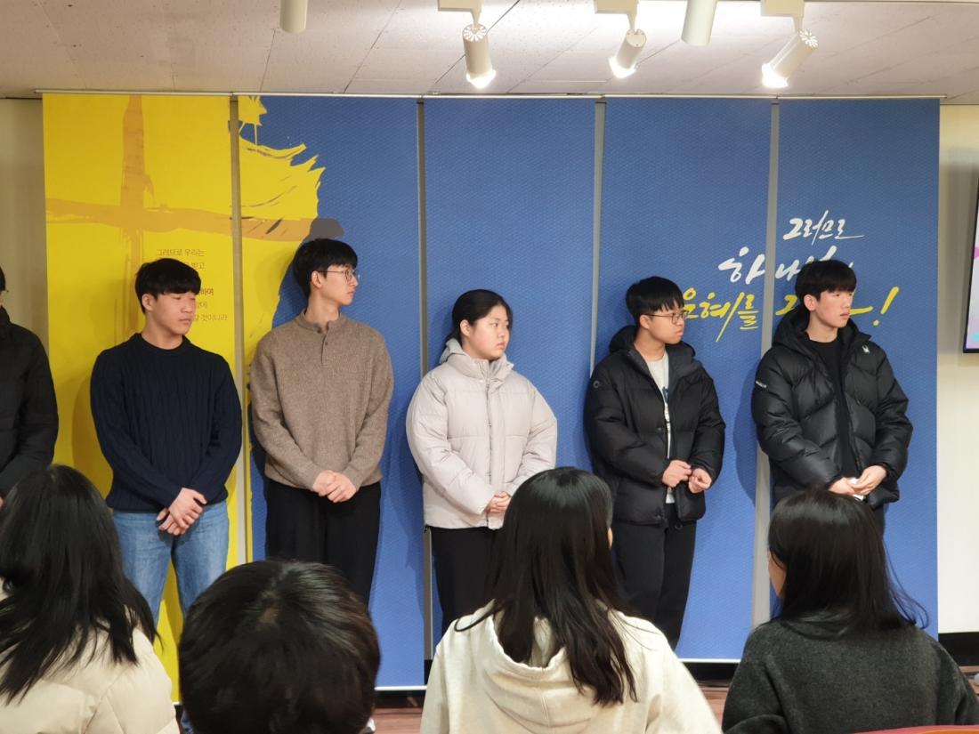 KakaoTalk_20250115_222807714_04.jpg : 1월 12일 고등부 예배 사진입니다~